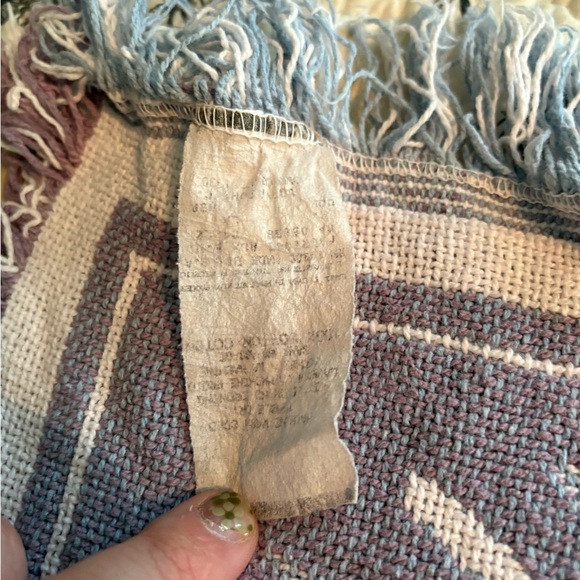 Vintage Tapestry Elegant Floral Patterned Blanket - Cream and Purple - Picture 5 of 7